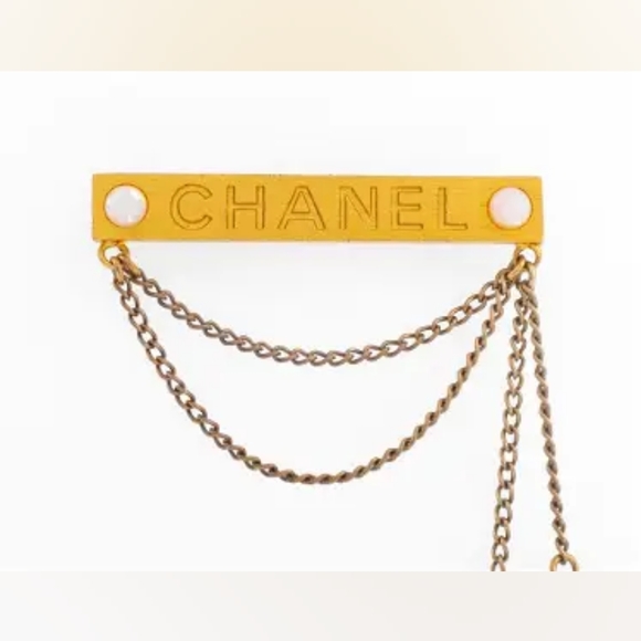 Chanel Runway Gold-Tone Faux Pearl Pin, Fall 2001 - Picture 6 of 6